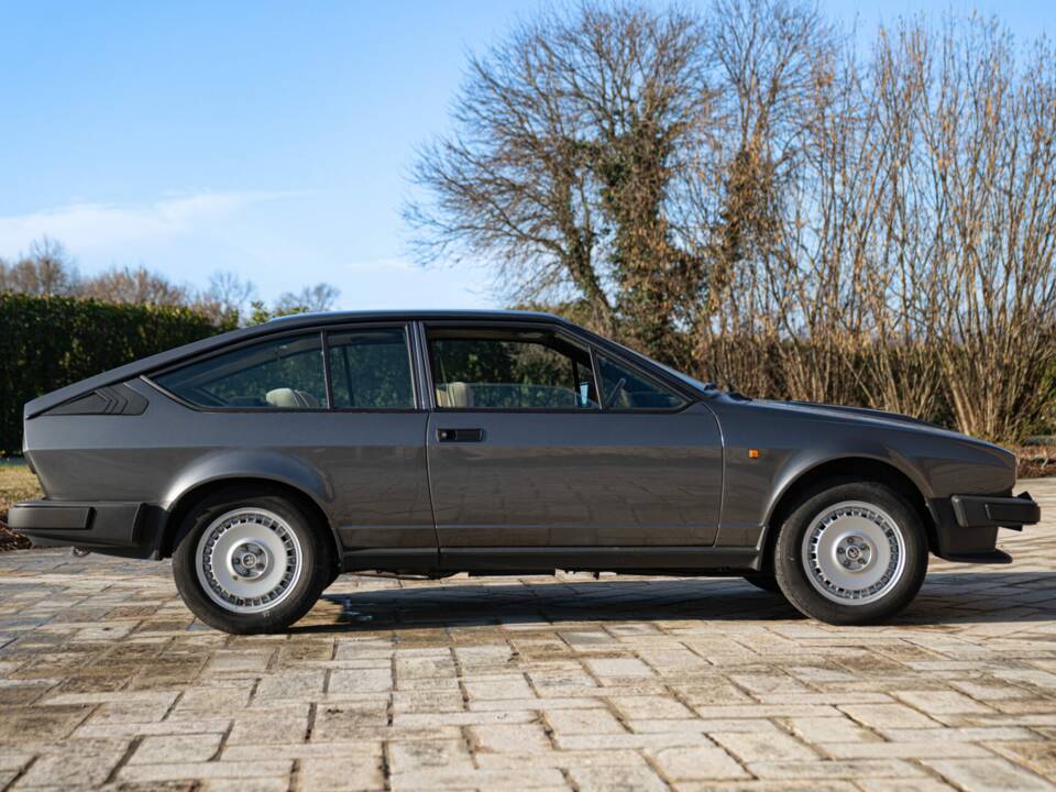 Bild 5/50 von Alfa Romeo GTV 6 2.5 (1981)