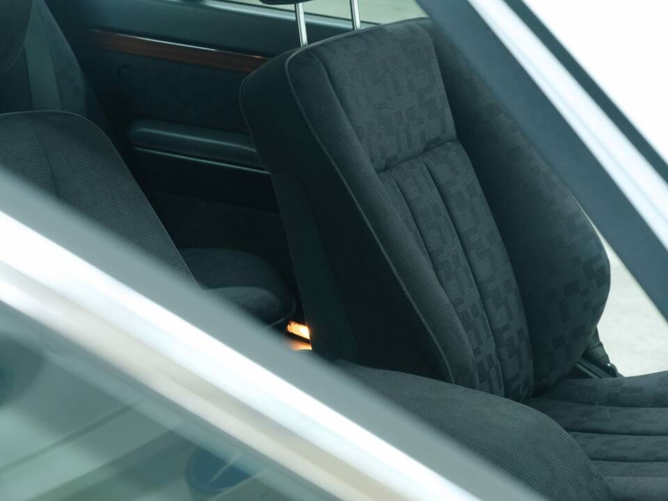 Bild 34/50 von Mercedes-Benz 300 SE (1992)