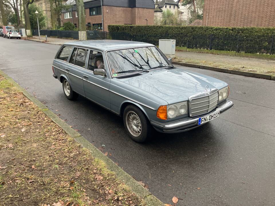Image 10/13 de Mercedes-Benz 230 T (1980)