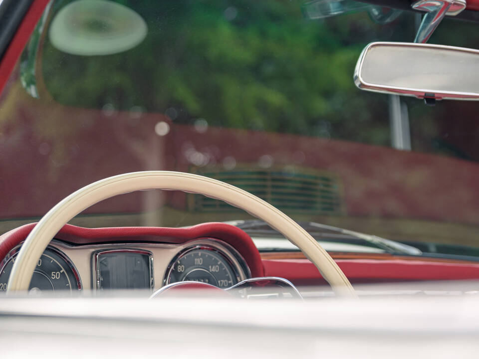 Image 44/60 of Mercedes-Benz 230 SL (1967)