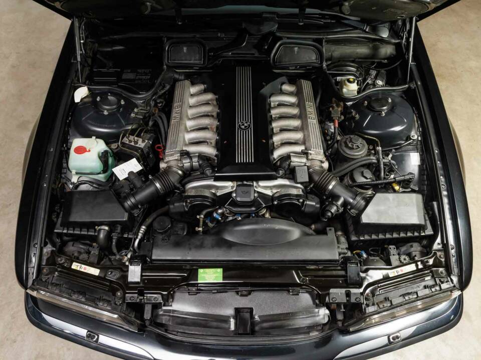 Image 4/41 of BMW 750i (2000)