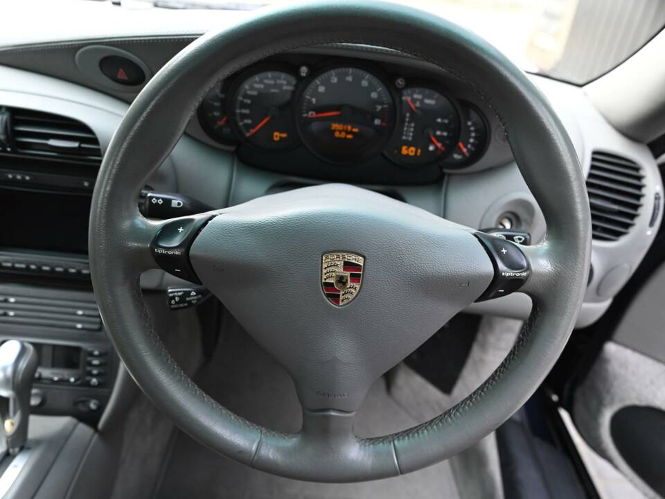 Bild 36/50 von Porsche 911 Carrera 4S (2004)