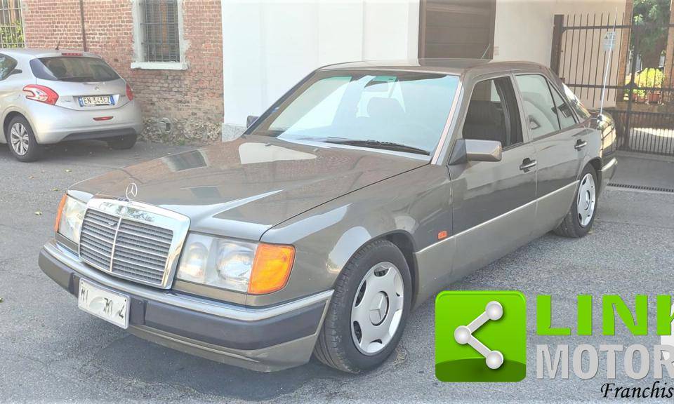 Bild 1/10 von Mercedes-Benz 200 E (1990)