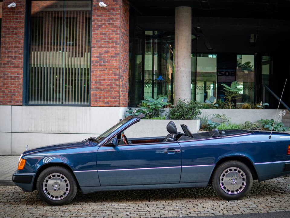 Obraz 48/50 pojazdu Mercedes-Benz 300 CE-24 (1992)