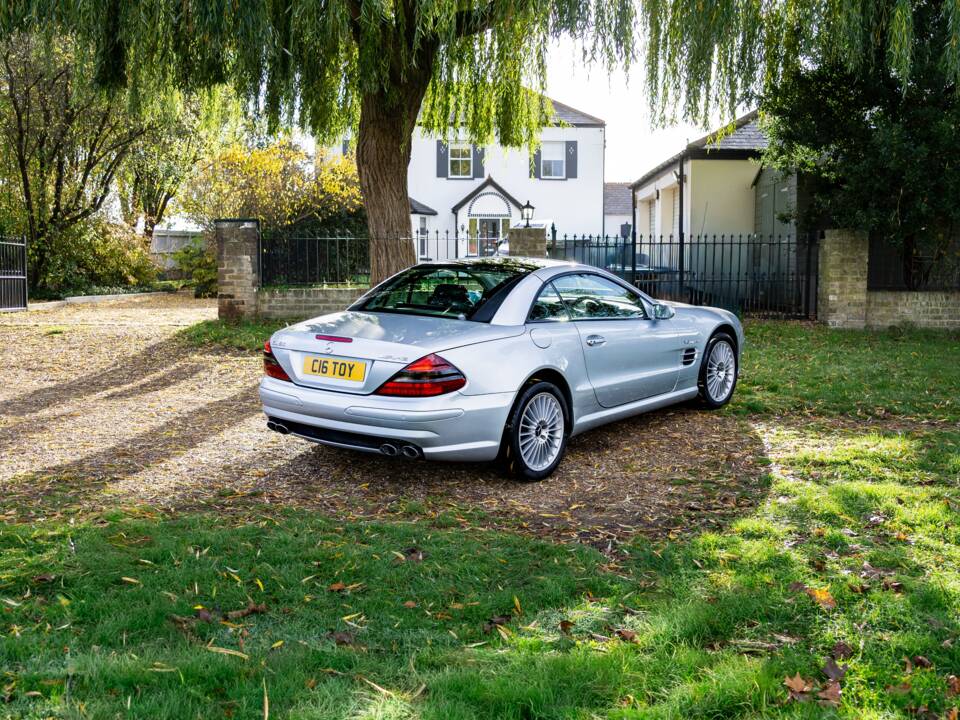 Image 23/45 of Mercedes-Benz SL 55 AMG (2004)