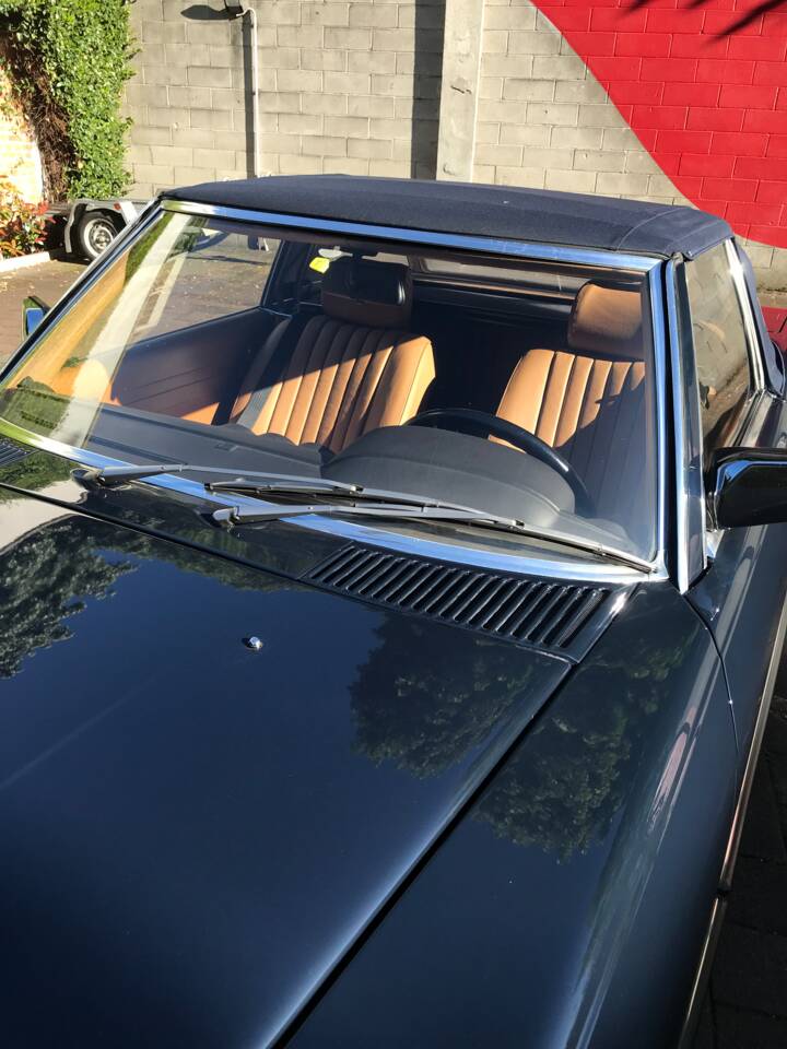 Image 12/53 de Mercedes-Benz 380 SL (1988)
