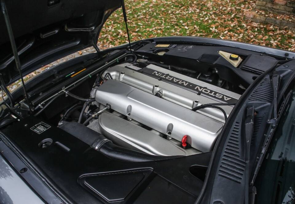 Image 25/34 of Aston Martin DB 7 (1999)