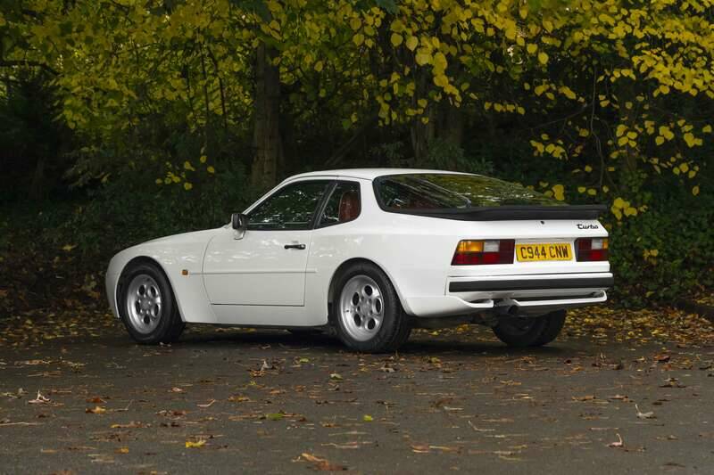 Image 4/41 de Porsche 944 Turbo (1986)