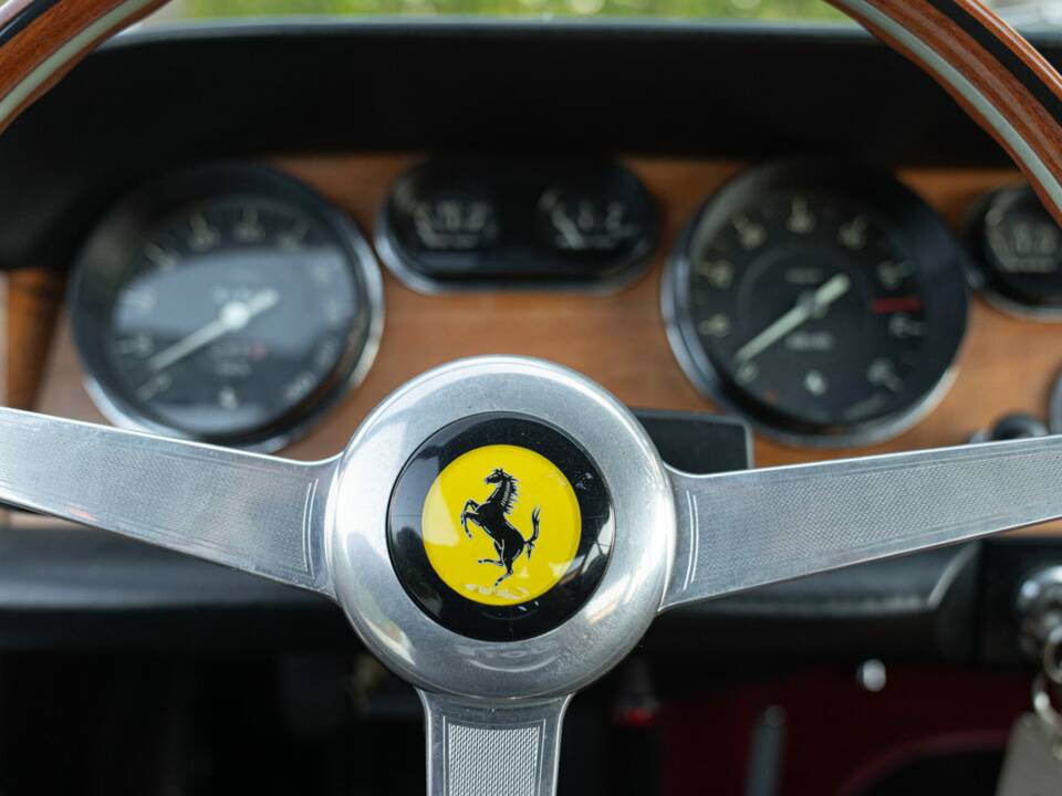 Obraz 39/50 pojazdu Ferrari 330 GT 2+2 (1964)