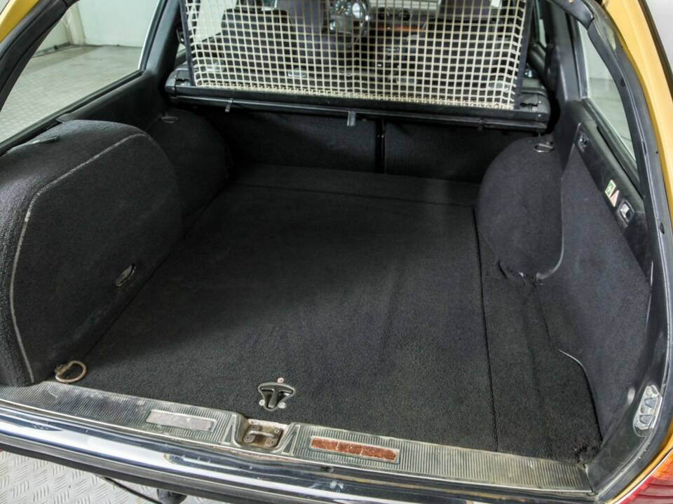 Bild 42/50 von Mercedes-Benz 300 TD Turbodiesel (1981)