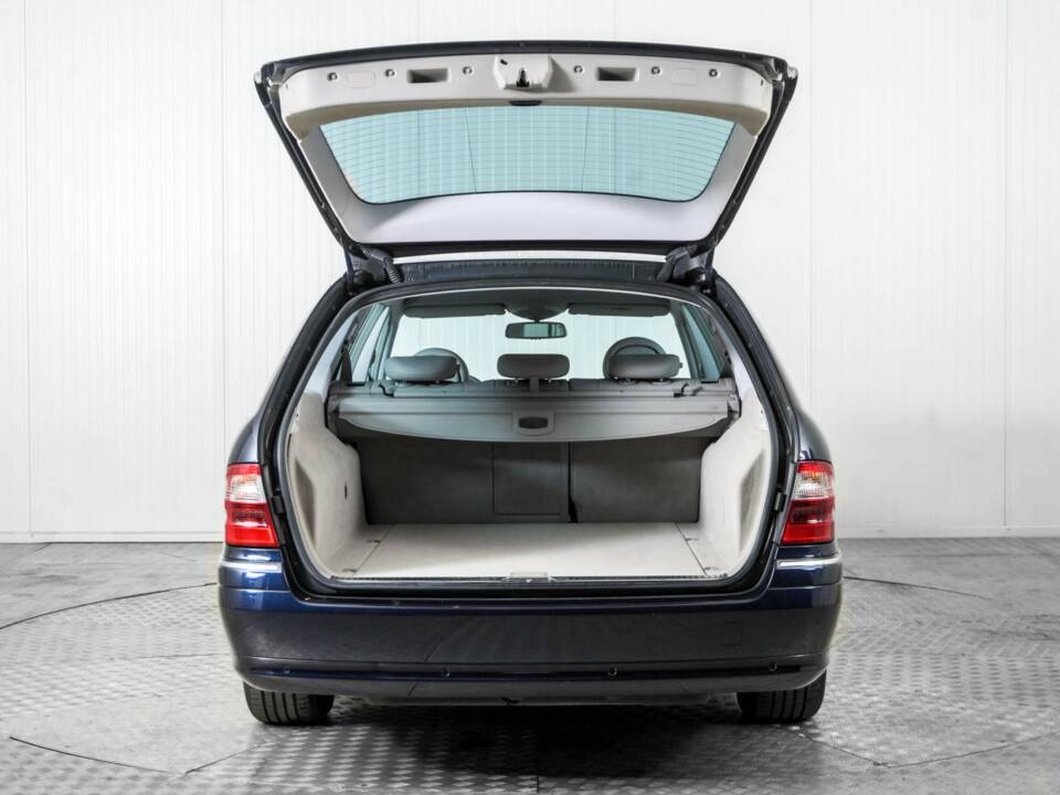 Bild 43/50 von Mercedes-Benz E 320 T 4MATIC (2004)
