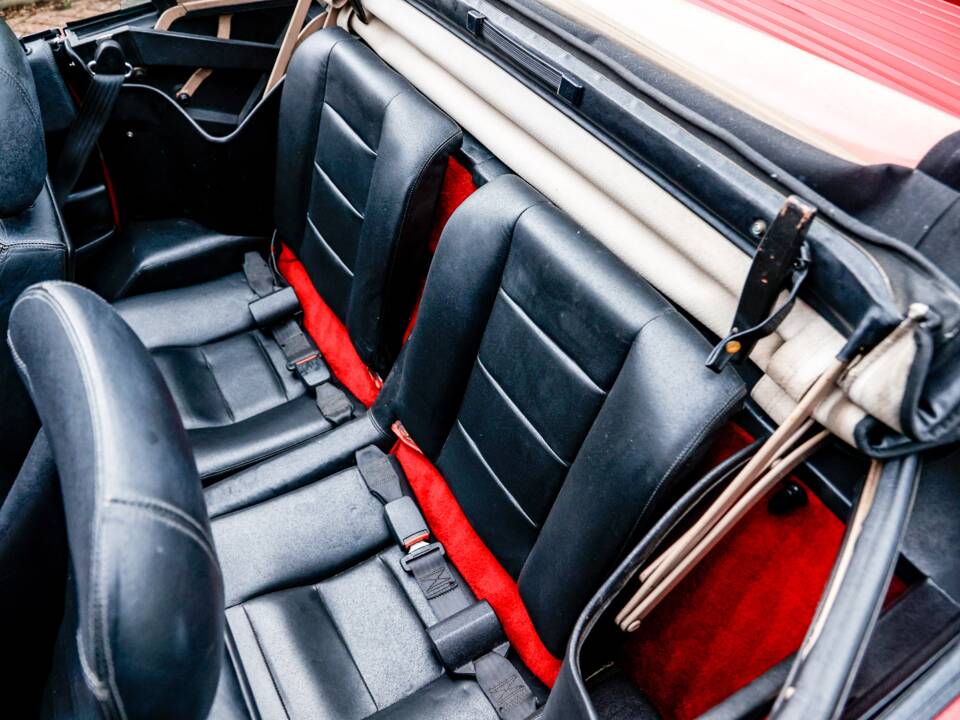 Image 26/42 of Ferrari Mondial T (1990)