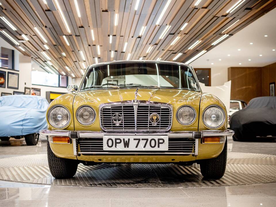 Image 18/50 de Jaguar XJ 6 C 4.2 (1975)