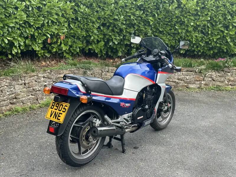 Image 12/18 of Kawasaki GPz 900 R Ninja (1985)