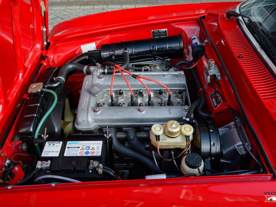 Image 16/17 of Alfa Romeo Giulia GT 1300 Junior (1971)