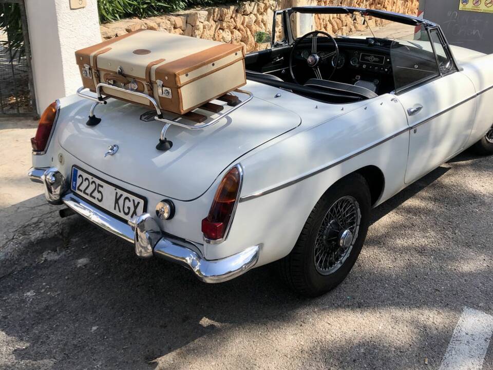 Image 6/7 de MG MGB (1964)