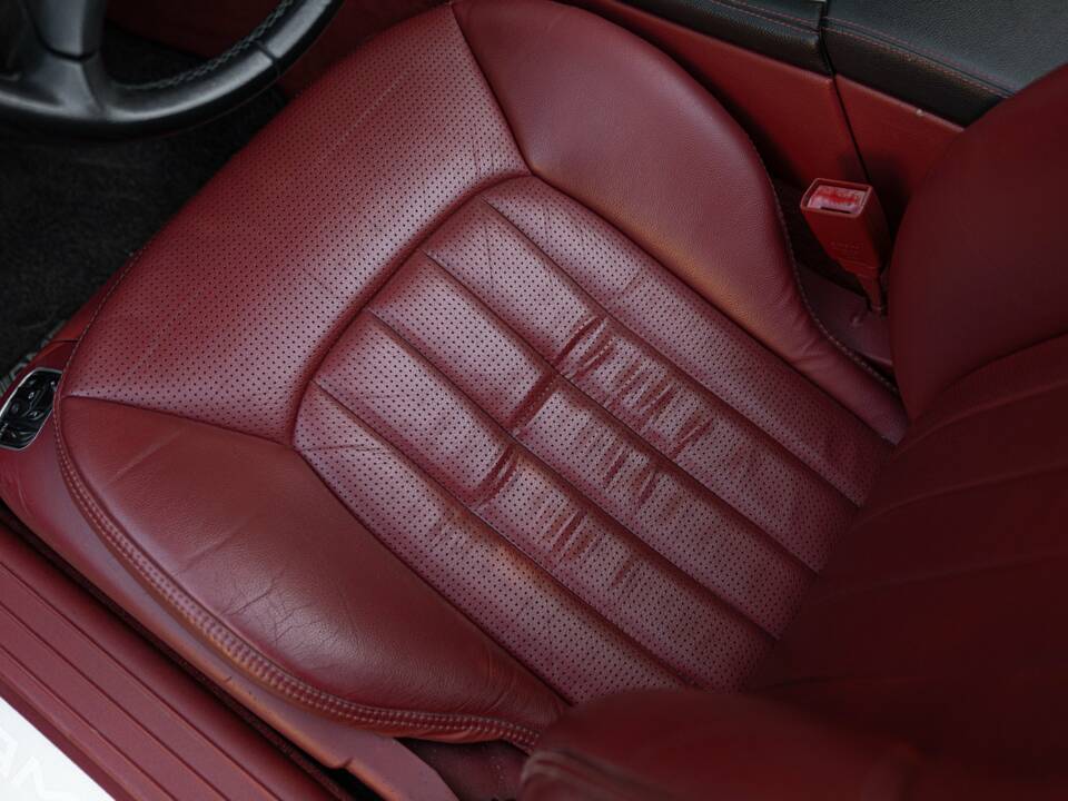 Image 44/50 of Mercedes-Benz SL 55 AMG (2002)