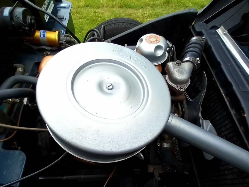 Image 37/93 of Triumph Herald 1200 (1964)