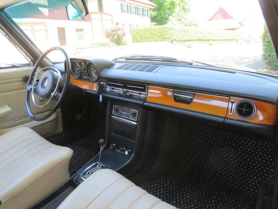 Image 12/19 of Mercedes-Benz 250 CE (1970)