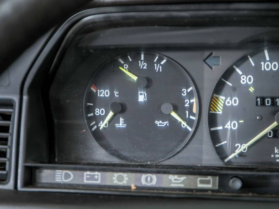 Obraz 20/50 pojazdu Mercedes-Benz 190 D 2.5 (1986)