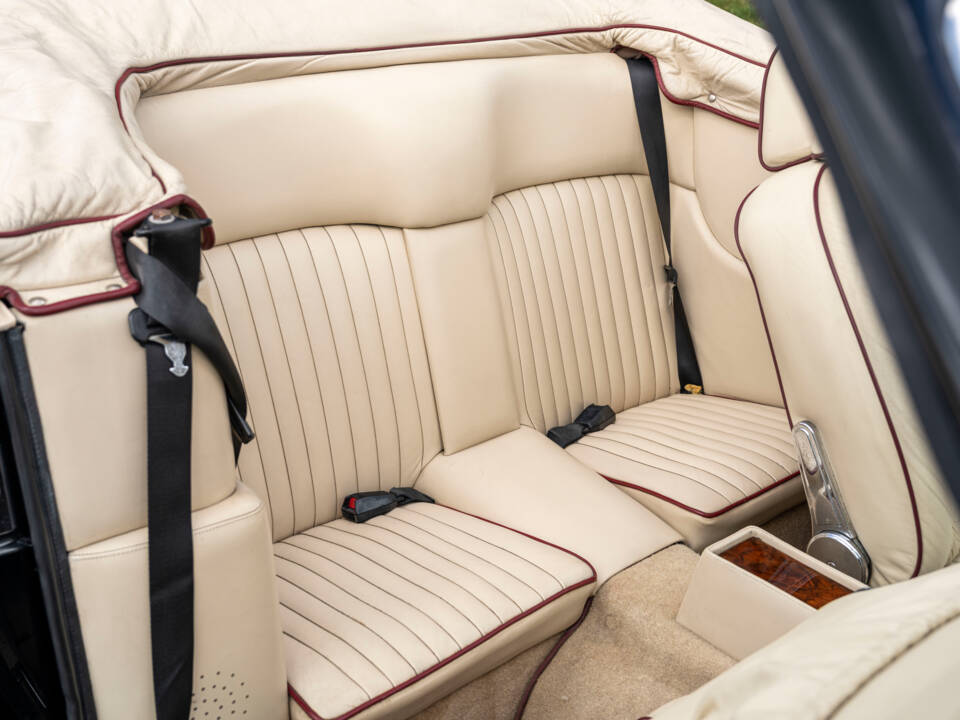 Immagine 29/32 di Aston Martin V8 Vantage Volante (1988)