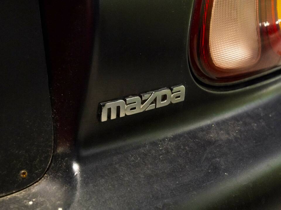 Imagen 8/28 de Mazda MX-5 1.8 (2001)