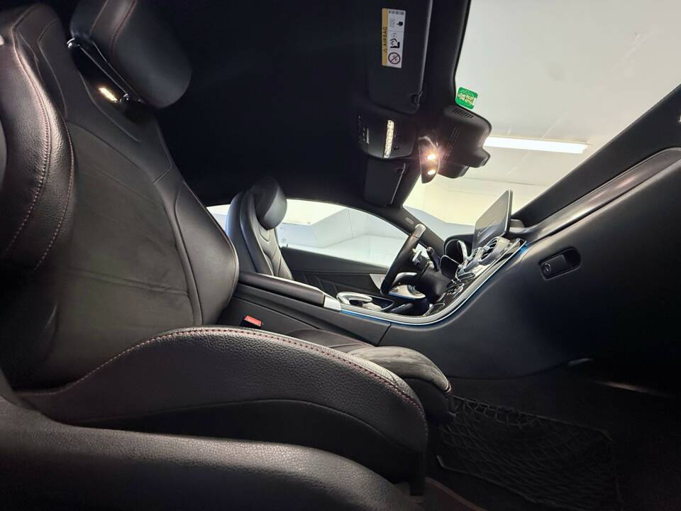 Image 17/31 of Mercedes-Benz C 43 AMG 4MATIC (2017)