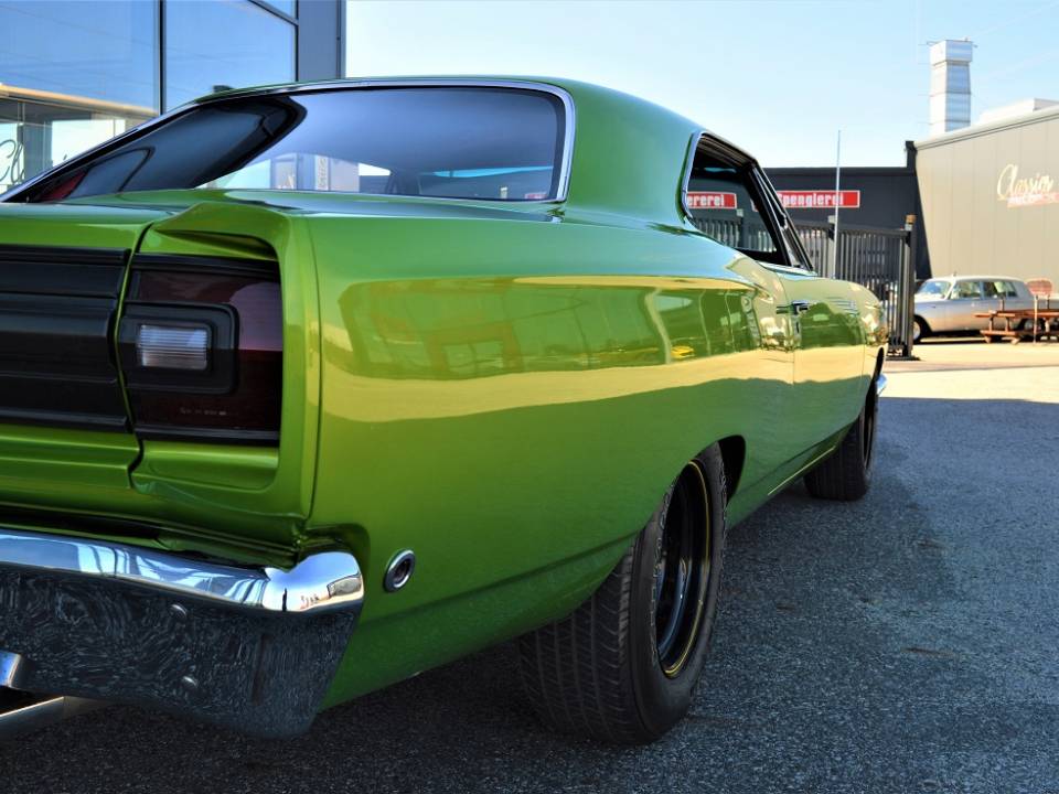 Image 24/43 of Plymouth Road Runner Hardtop Coupe (1968)