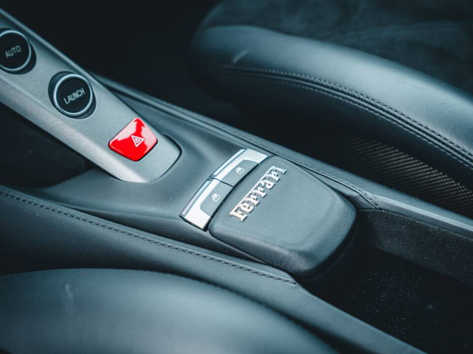 Image 34/56 of Ferrari 488 GTB (2020)