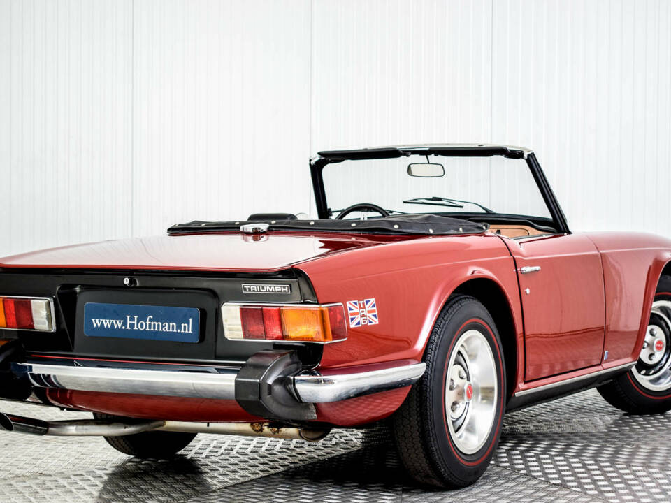 Image 19/50 de Triumph TR 6 (1974)