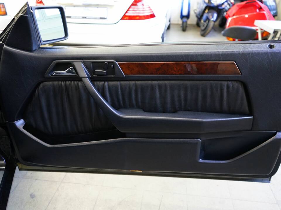 Bild 24/36 von Mercedes-Benz E 320 (1995)