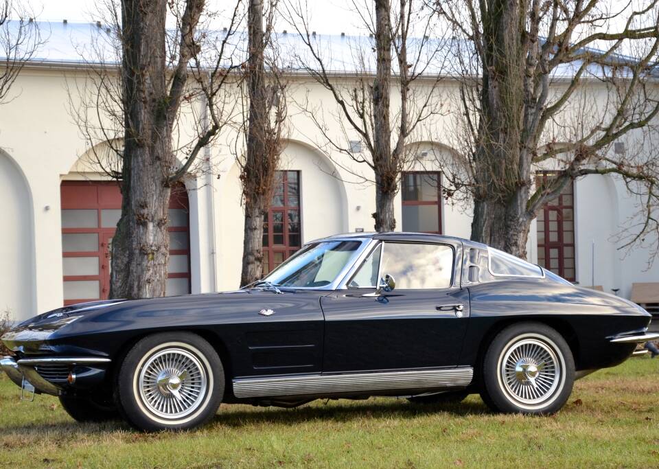 Image 2/26 of Chevrolet Corvette Sting Ray (1963)