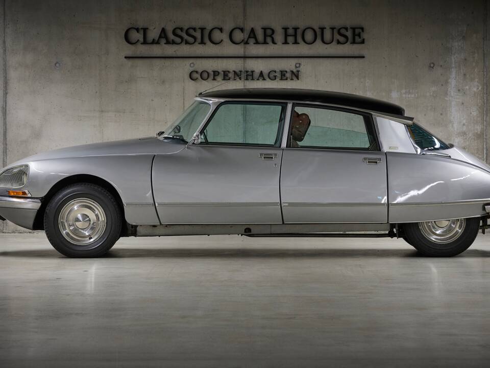 Image 11/92 of Citroën DS 23 Pallas (1975)
