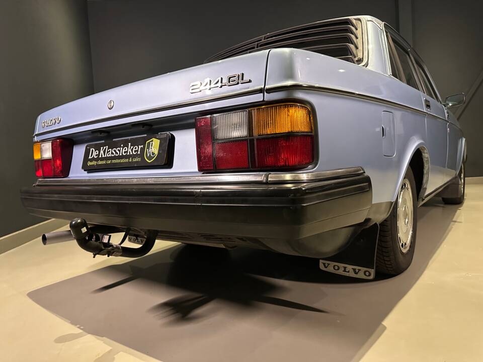 Image 23/63 of Volvo 244 (1981)