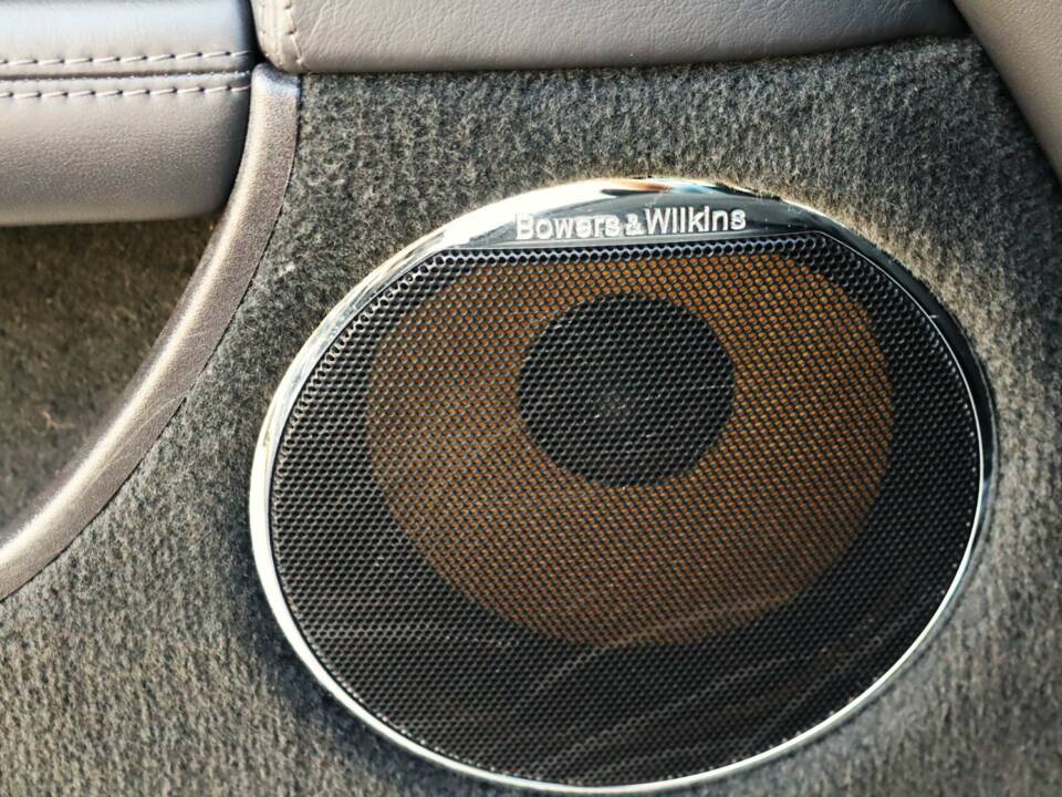 Image 18/50 of Jaguar XKR (2010)