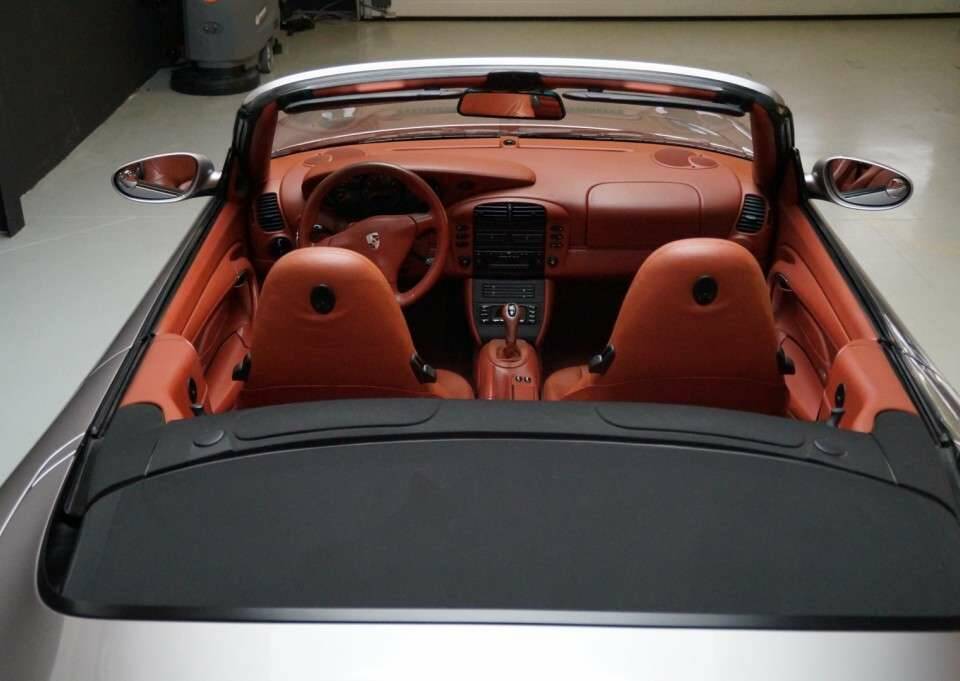 Immagine 5/50 di Porsche 911 Carrera 4 (2001)