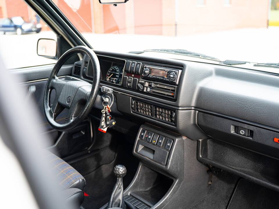 Image 30/48 de Volkswagen Golf Mk II GTi 16V 1.8 (1990)