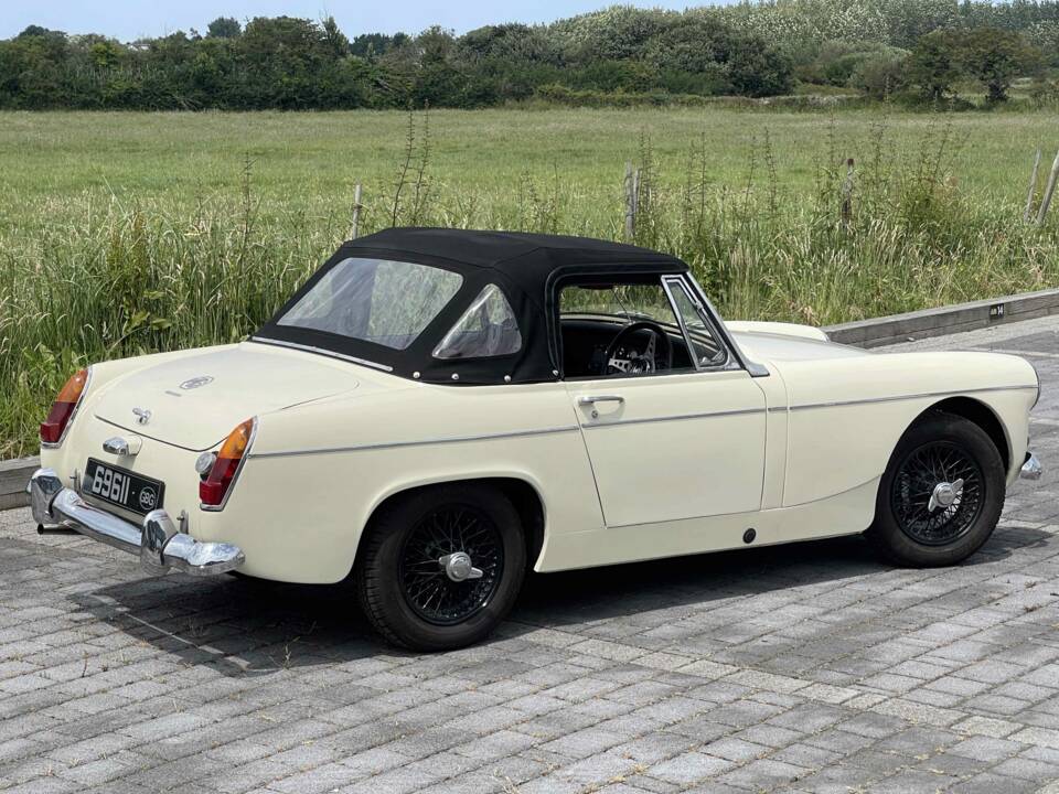 Image 3/12 of MG Midget (1967)