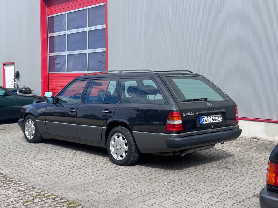 Image 3/29 of Mercedes-Benz 300 TE (1989)