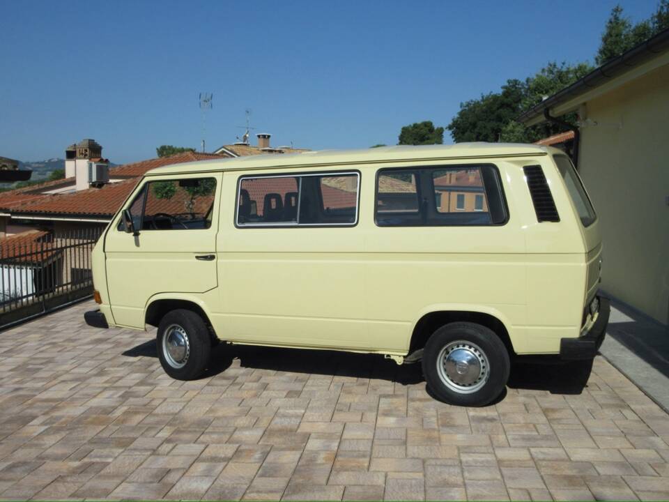 Image 4/40 of Volkswagen T3 Caravelle 2.0 (1987)