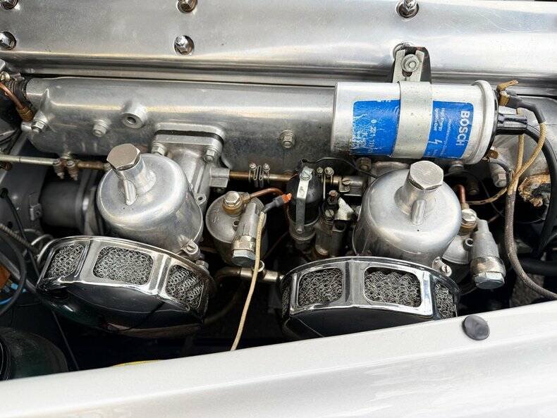 Image 18/50 of Jaguar XK 120 OTS (1953)