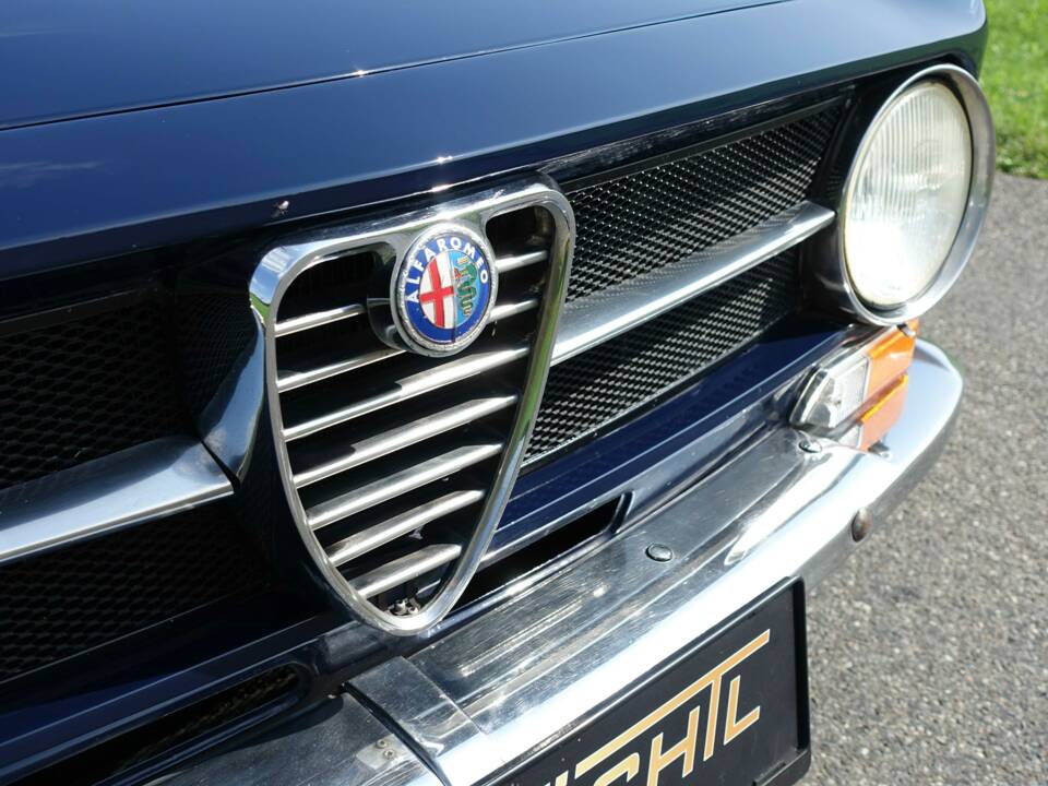 Bild 25/39 von Alfa Romeo Giulia 1600 GT Junior (1972)