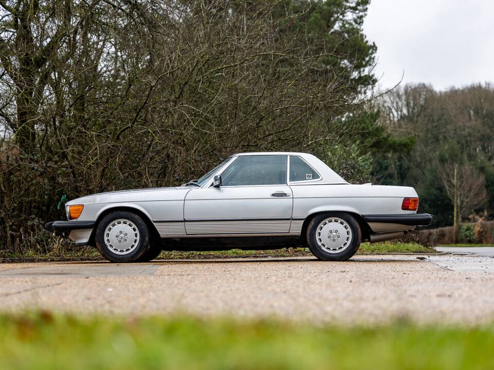 Image 16/31 of Mercedes-Benz 560 SL (1987)