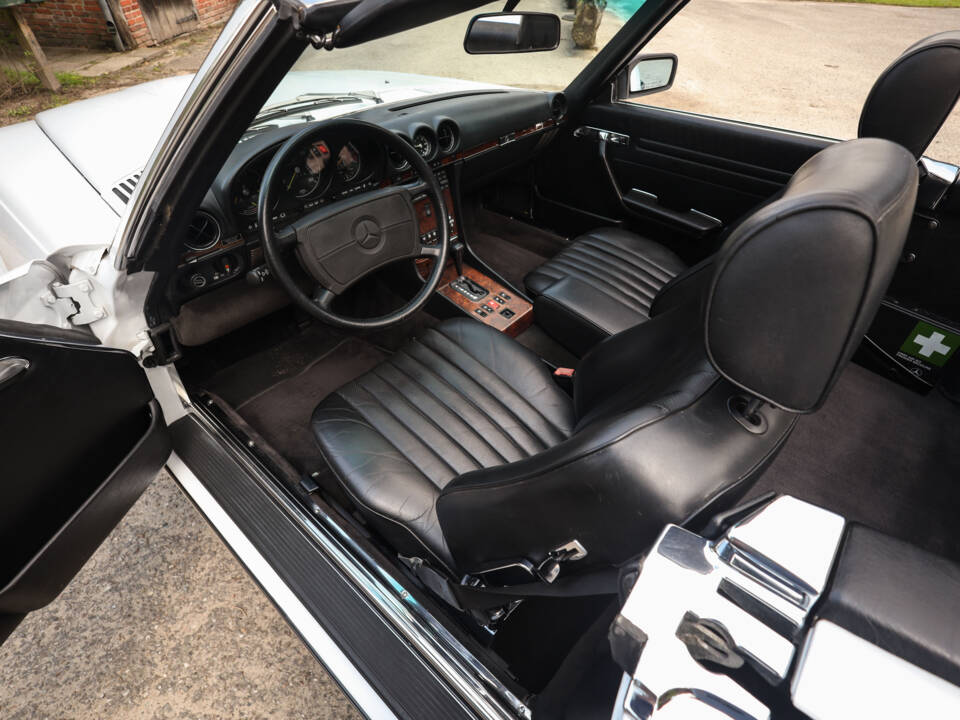 Image 13/85 of Mercedes-Benz 560 SL (1986)