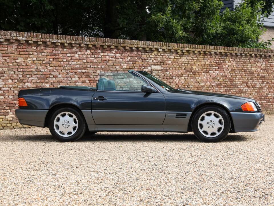Image 38/50 of Mercedes-Benz 500 SL (1992)