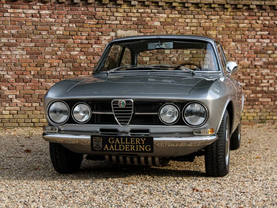 Afbeelding 7/50 van Alfa Romeo 1750 GT Veloce (1969)