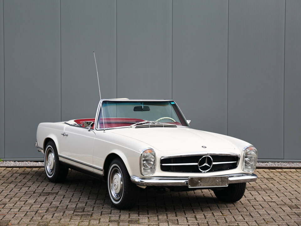 Image 11/56 de Mercedes-Benz 280 SL (1969)