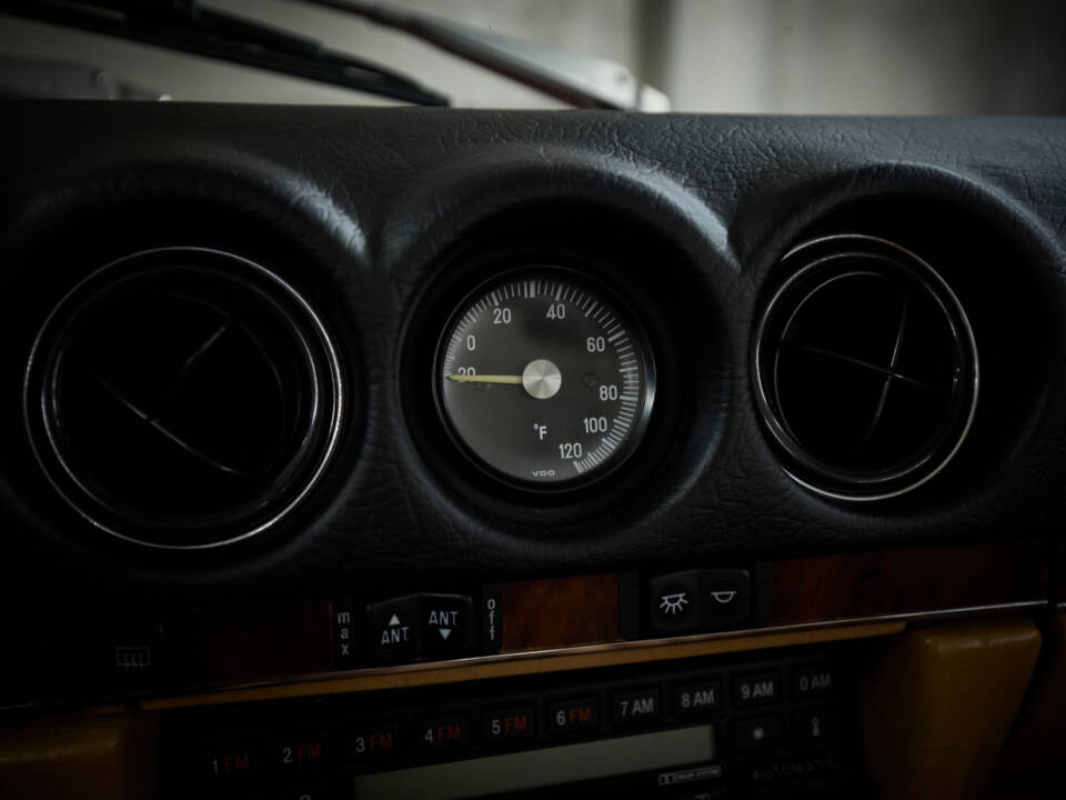 Image 50/89 of Mercedes-Benz 560 SL (1986)
