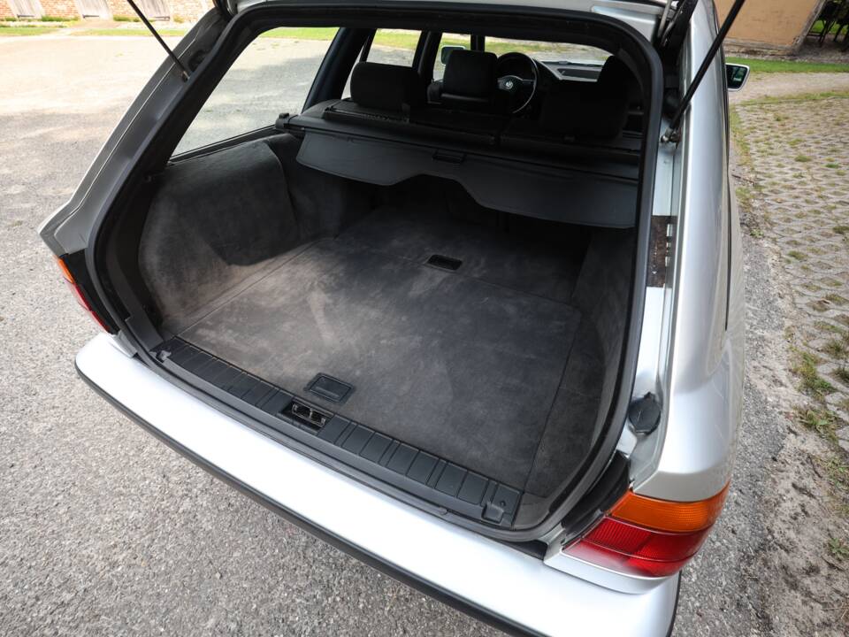 Bild 24/74 von BMW M5 Touring (1992)