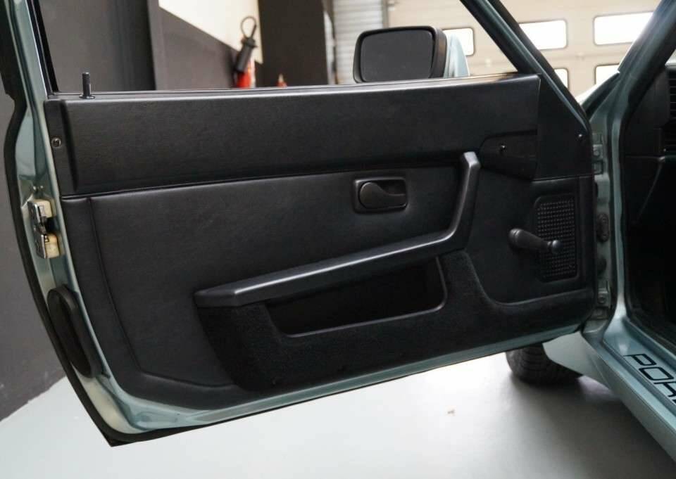 Image 46/50 de Porsche 944 Turbo (1986)